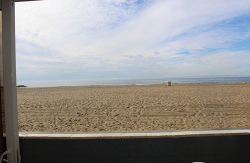 West Newport House | INCREDIBLE VIEWS FROM THIS OCEANFRONT HOME-just blocks north from NB Pier 318001