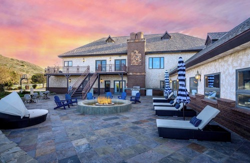 Perris House | Indoor Pool & Spa - Gym - Sauna - Pickleball Court
