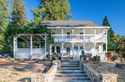 Groveland Hotel | Inn at Sugar Pine Ranch
