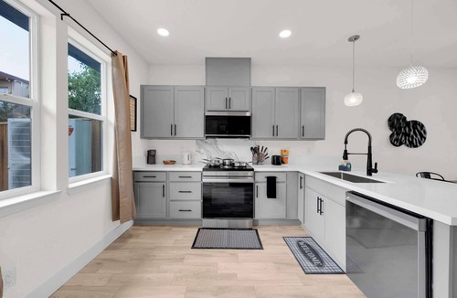 Reno/Tahoe Airport House | Innovative Apartment|Sleeps 7|5Beds & 2Sofa Beds|C