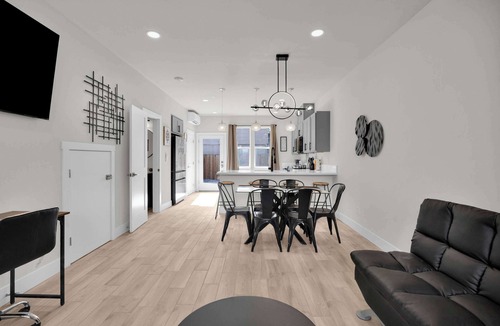 Reno/Tahoe Airport House | Innovative Apartment|Sleeps 7|5Beds & 2Sofa Beds|C