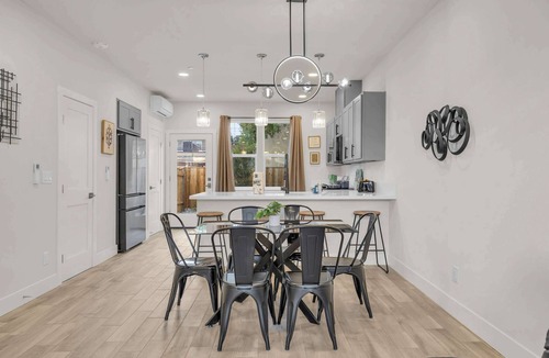 Reno/Tahoe Airport House | Innovative Townhouse|Sleeps 7|5Beds & 2Sofa Beds|E