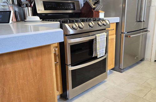 Elk Grove Cottage | Intimate 2-bedroom cottage with WiFi, AC in awesome Elk Grove