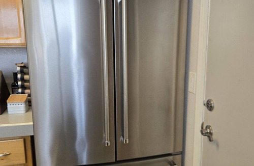 Elk Grove Cottage | Intimate 2-bedroom cottage with WiFi, AC in awesome Elk Grove