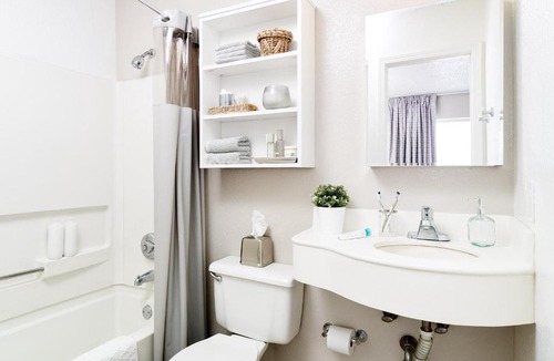Ahwatukee Foothills Hotel | InTown Suites Extended Stay Phoenix AZ - Chandler