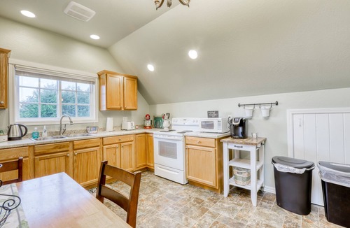 McKinleyville House | Inviting house w/a quiet yard to relax in & BBQ - close to beaches and redwoods