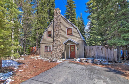 Tahoma Cabin | Inviting Lake Tahoe Escape w/Yard & Fireplace!