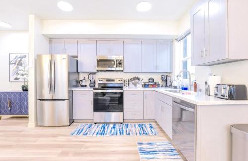 North Hills East House | J - Lovely 3BR Family Home by Universal with Private Parking, Patio, Grill & Games - FIFA World Cup SoFi