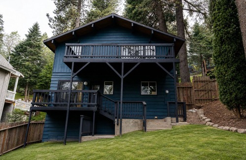 Crestline Cabin | Jewel in Crestline/Arrowhead. Modern, eclectic cabin in the woods. Walk to lake.