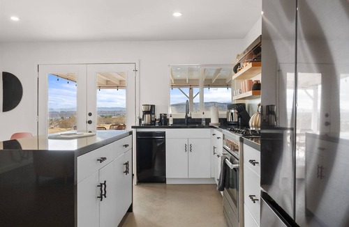 Yucca Valley House | Joshua Tree 2BR Oasis Cowboy Pool Hot Tub Spa Fire Pit