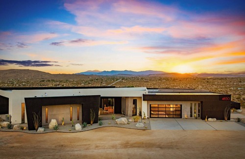 Yucca Valley House | Joshua Tree Elysium Pool, Pickleball & Hot Tub