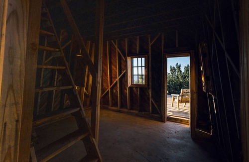Yucca Valley Cabin | Joshua Tree Hidden Tower Ranch -private, great views, landmark!