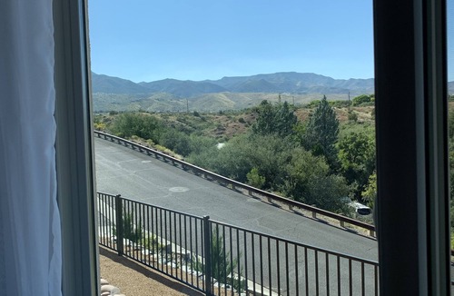 Cottonwood House | Just a 9 minute stroll to Old Town Cottonwood. Open to short & medium term stays