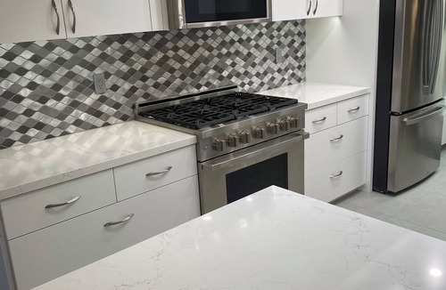 Araby House | JUST fully remodeled-Single Story 3/2 with pool/spa/tennis/pickleball &fireplace