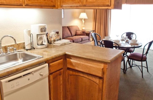 Avila Beach Resort | Just What You Were Looking For! Free Parking, Walk to Central Coast Aquarium