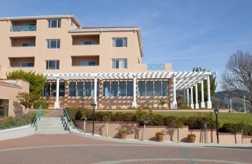 Avila Beach Resort | Just What You Were Looking For! Free Parking, Walk to Central Coast Aquarium