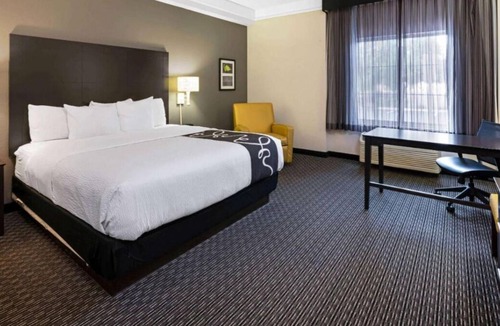 Superstition Springs Hotel | King Bed ADA Rm at La Quinta Inn by Wyndham Mesa Superstition Springs