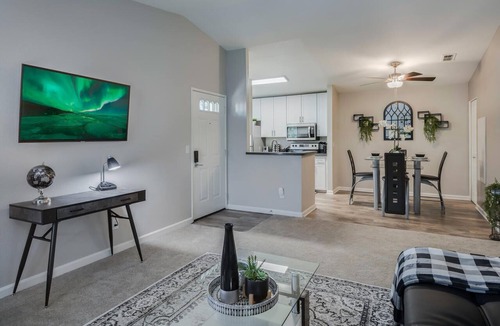 Loomis Apartment | King Bed Cozy Master Suite, Long Stays are Welcome