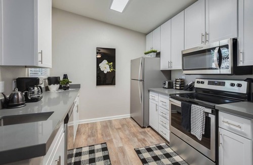 Loomis Apartment | King Bed Cozy Master Suite, Long Stays are Welcome