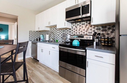 San Carlos House | King Bed| Full Kitchen |55"TVs|Fast Wi-Fi | |W/D
