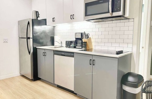 East Village Apartment | King Bed | Gaslamp, Beaches & Padres Nearby