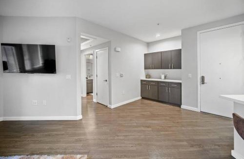Redwood City Apartment | KING BED - Luxury 1 Bed 1 Bath By Stanford, SFO & Tech Giants in Menlo Park, CA