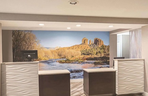 Woodlands Village House | King Bed Non-Smoking ADA Room at La Quinta Inn by Wyndham Flagstaff