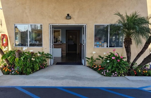 Oxnard Apartment | King Bed | Non-Smoking