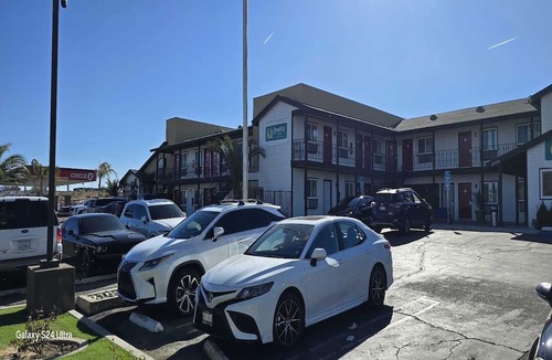 Victorville Apartment | King Bed|Smk|Victorville CA