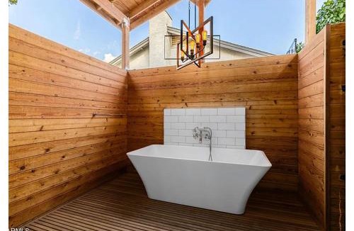 Paradise Valley Village House | Kings Villa