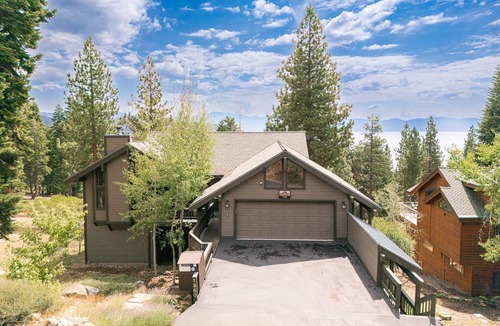 Kingswood Estates House | Kings Way STUNNING Lake View - 4 BR w/Hot Tub & Pool Table