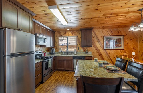 Truckee Cabin | Knotty Pine Family Cabin (Tahoe Donner) - Dogs Welcome!
