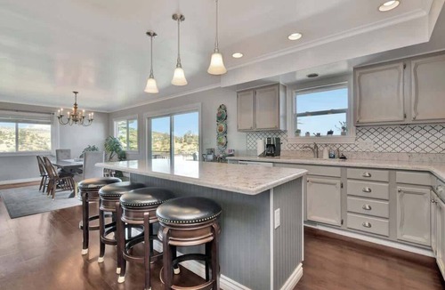 Prescott House | L*Large Home*Central Loc*Amazing Views!*Getaway*
