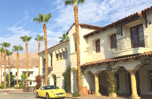 La Quinta Apartment | L44 Luxurious 2 Story Townhome - Newly Remodeled! condo