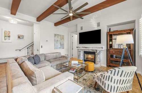 La Quinta Apartment | L44 Luxurious 2 Story Townhome - Newly Remodeled! condo
