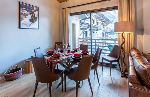 Chamonix-Mont-Blanc Apartment | La Cordee 124 Apartment - an apartment sleeping 6 with parking & pool