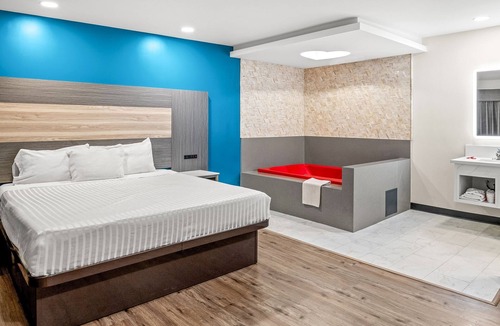 South Wrigley Hotel | La Mirage Inn - Long Beach