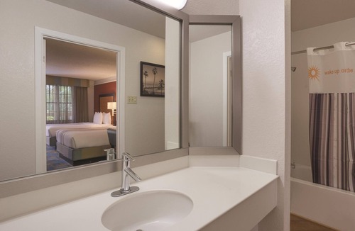 Lincoln Acres Hotel | La Quinta Inn by Wyndham San Diego Chula Vista