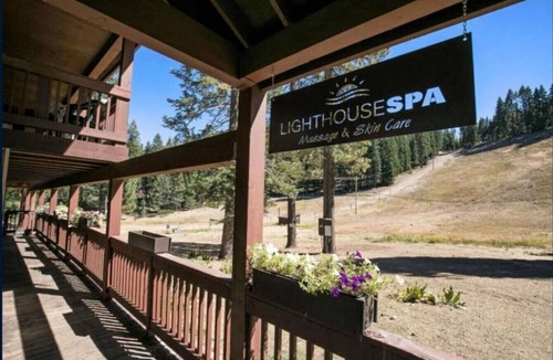 Tahoe Woods Apartment | Lake Escape Room: Min to Lake/Pool/HotTub/Sauna