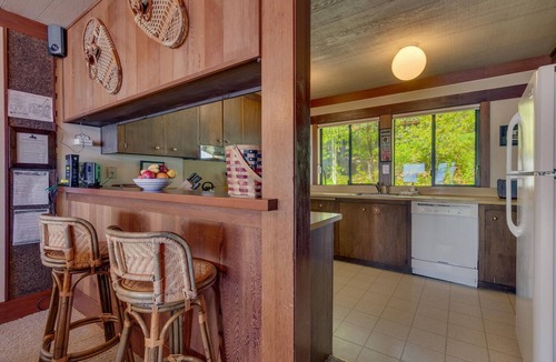 Tahoe Tavern House | Lake Front w/Panoramic View-Steps to Shore-Pier/Pool/Tennis-Walk to Tahoe City!