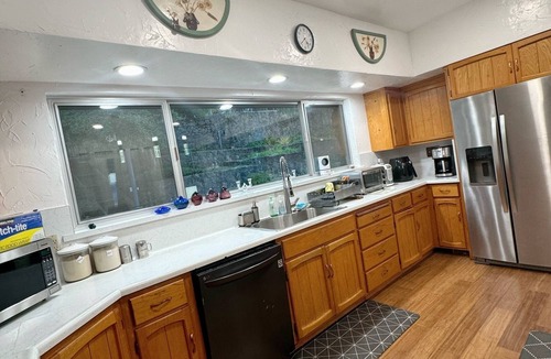 Lower Lake House | Lake House - 3 bedrooms house with WiFi and AC in serene Lower Lake