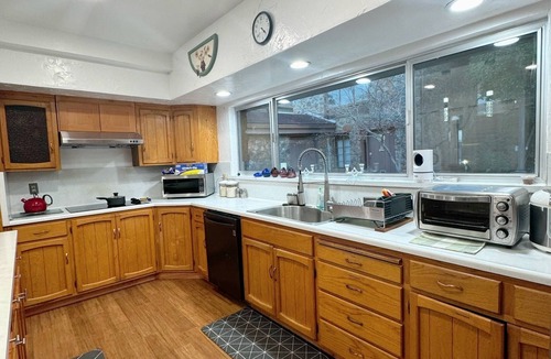 Lower Lake House | Lake House - 3 bedrooms house with WiFi and AC in serene Lower Lake