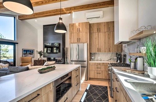 Kings Beach Cottage | Lake View & Hot Tub Walk to Speedboat Beach! 4BR