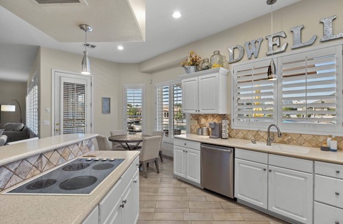 Arrowhead Lakes House | “LakeFront - Casa EnLago” Cardinals Football, Pontoon Boat, Fishing, Mini Golf!