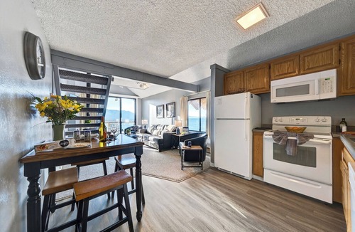 Bijou Park Condo | Lakefront Condo + Views + Near Dining and Skiing | Beach Front Perch