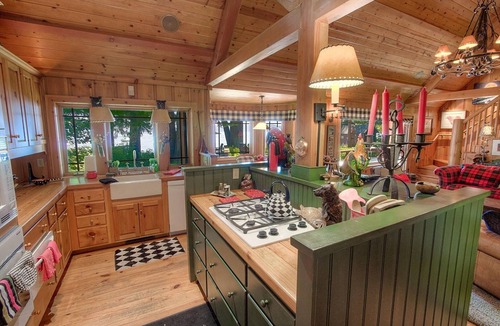 Homewood Cabin | Lakefront History 5 Bedroom Cabin by Redawning