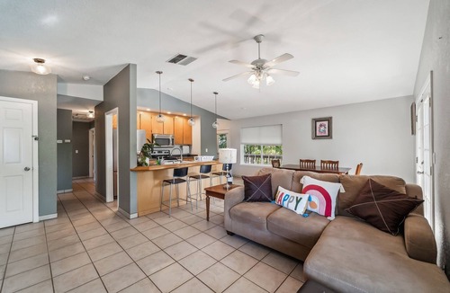 Clearlake Park House | Lakefront Home | Private Boat Ramp, Clear Lake
