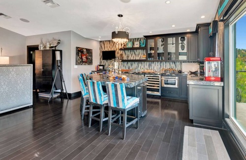 Oak Shores House | Lakefront Luxury | Private Dock & Wine Country