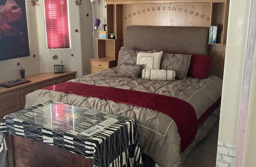 Glenhaven Bed & Breakfast | Lakefront nook
