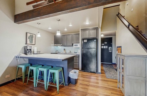 South Lake Tahoe Apartment | Lakefront retreat with shared pool, hot tub, & sauna - near shopping & skiing